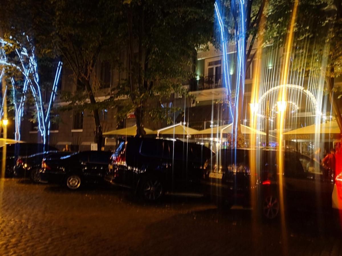 Затишні Апартаменти, Вулиця Дерибасівська, 13 オデッサ エクステリア 写真